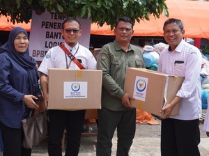 KKP Salurkan Bantuan Sembako-Selimut ke Korban Banjir Lahar Dingin Sumbar