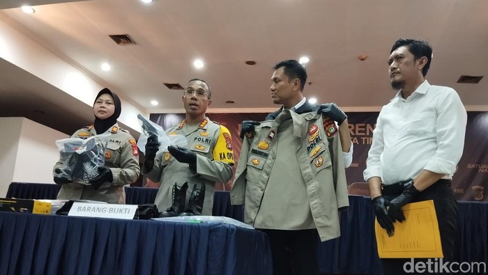 Konferensi pers kasus polisi gadungan (Maulana Ilhami Fawdi/detikcom)