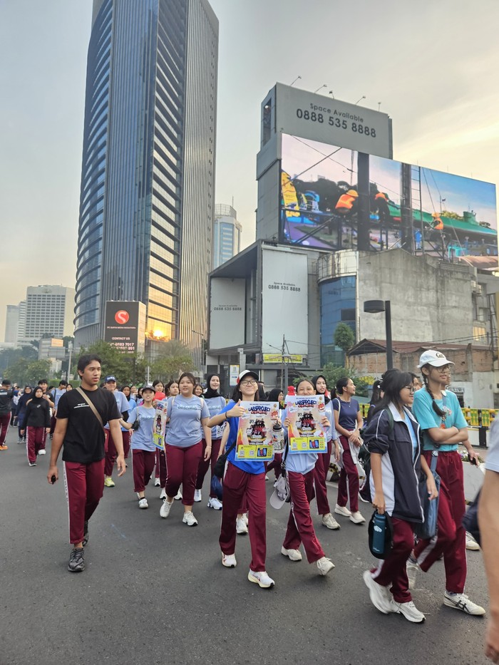 LabsProject SMA Labschool Jakarta Meriahkan CFD Siswa Labschool Jakarta mengadakan longmarch di kegiatan Car Free Day Jakarta. Acara itu bagian dari promosi kegiatan Labsproject Obscurio 2024.