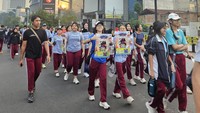 Para siswa kelas 10 & 11 ini berjalan mengambil rute yang akan dilewati peserta, dimulai dari halaman Graha Mandiri dan berakhir di area FX Sudirman. Para siswa/i membawa spanduk dan poster, serta chant yang akan diserukan oleh siswa/i untuk menarik perhatian pengunjung CFD.