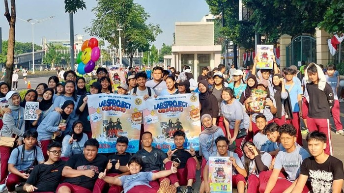 LabsProject SMA Labschool Jakarta Meriahkan CFD Siswa Labschool Jakarta mengadakan longmarch di kegiatan Car Free Day Jakarta. Acara itu bagian dari promosi kegiatan Labsproject Obscurio 2024.