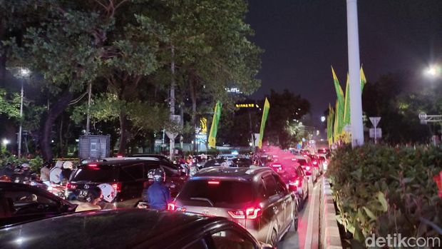 Lalu lintas di Pancoran, Jakarta Selatan arah Kalibata macet Senin (20/5/2024) malam. Foto: Jabbar/detikcom