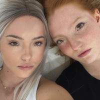 Dikatakan jika ia belum pernah memeriksakan kondisinya secara medis namun kondisi tersebut disebut memang diwariskan dalam keluarganya. Anak Magda yang berusia dua tahun juga mengidap sindrom Waardenburg. Foto: Instagram Magda Myszczynska