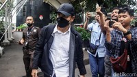 Dia enggan berkomentar banyak terkait klarifikasi hari ini.