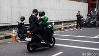 Direktorat Jenderal Bea dan Cukai sebelumnya juga menyatakan telah membebastugaskan Rahmady. Rahmady diduga dituding tidak melaporkan kekayaannya dengan benar di LHKPN oleh pengacara dari Eternity Global Law Firm, Andreas.