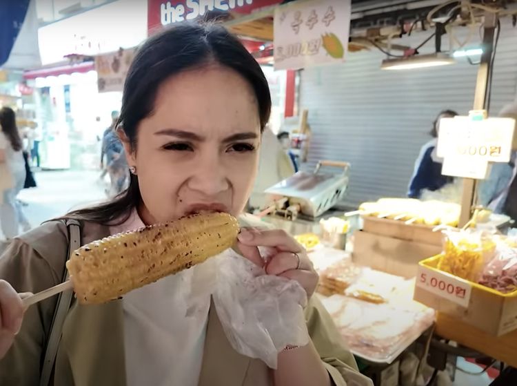 Mashiso! Nagita Slavina Jajan Udang hingga Jagung Bakar di Korea