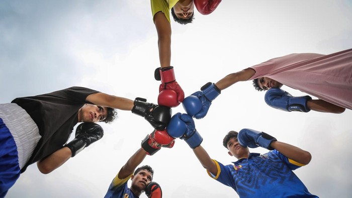 Lima petinju berlatih bersama di SAS Boxing Depok, Jawa Barat.