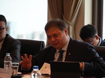 Airlangga Bertemu Bos Lotte Chemical Bahas Proyek Pabrik di Cilegon