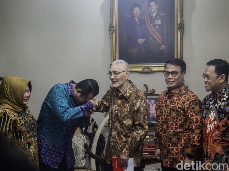 Momen Bamsoet Salim ke Try Sutrisno