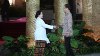 Momen Hangat Penuh Tawa Jokowi dan Puan di Gala Dinner WWF