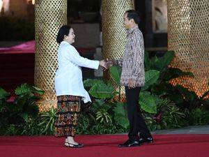 Hangatnya Pertemuan Jokowi dan Puan di Bali