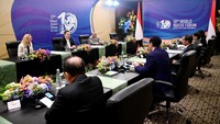 Terkait dengan kerja sama Starlink yang telah berjalan, Jokowi berharap Starlink dapat bersinergi dengan penyedia internet di Indonesia untuk menyediakan akses internet yang terjangkau, mengutamakan perlindungan konsumen, memberikan harga yang lebih murah untuk penggunaan layanan publik termasuk di puskesmas hingga sekolah terpencil di Indonesia.