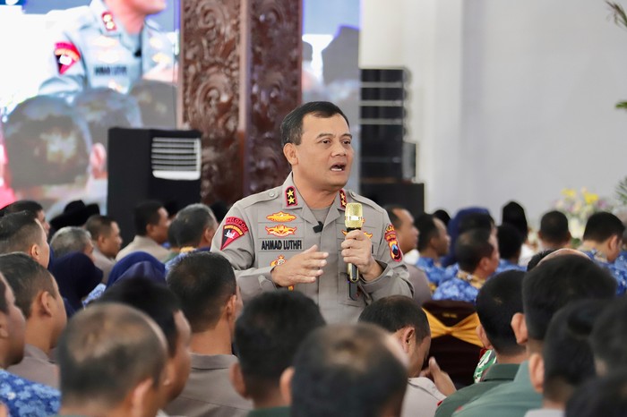 Momen Kapolda Jateng Irjen Ahmad Luthfi memberikan pengarahan kepada tiga pilar di Kabupaten Kendal.