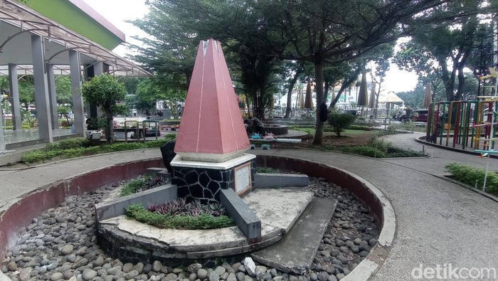 Monumen di Taman Kota Tasikmalaya.