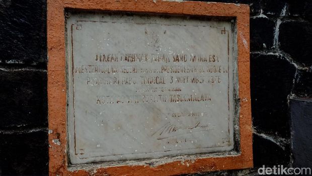 Monumen di Taman Kota Tasikmalaya.
