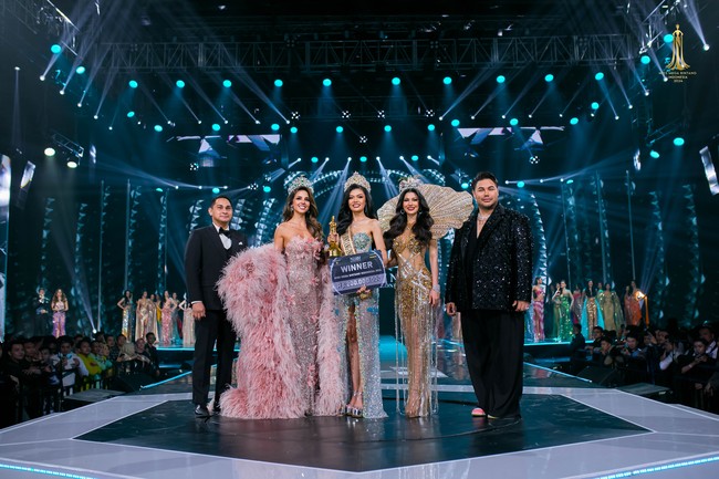 Puncak acara Miss Mega Bintang Indonesia 2024 berlangsung di Istora Senayan, Jakarta, pada Minggu (19/5/2024). Setelah melewati berbagai tahap penjurian, Nova akhirnya dinobatkan sebagai pemenang. Foto: dok. Miss Mega Bintang Indonesia 2024