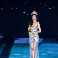 Datang dari kawasan pelosok Indonesia, Nova menyebut dirinya sebagai gadis dusun. “Ibok ayah minggu depan aku ka berangkat ke jogja nak betandeng matak name dusun di pemilihan Miss Mega Bintang 2024 meminta kele aku pack banggaka ibok ngi ayah juge mengharumkan name dusun kite (C Ds Penatian, kec. Pasemah Air Keruh,” tulis Nova di Instagramnya sebelum karantina Miss Mega Bintang Indonesia 2024 di Jogjakarta. Foto: dok. Miss Mega Bintang Indonesia 2024