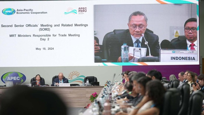 Para Mendag APEC Sepakat Perkuat Digitalisasi Menteri Perdagangan Zulkifli Hasan menghadari sesi terakhir pertemuan para Mendag APEC 2024. Para menteri sepakat untuk memperkuat digitalisasi.