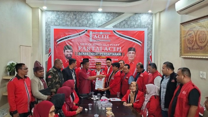 Partai Aceh Sabang mendaftarkan Hendra dan Zulkarnaini Syeh Joel sebagai balon walikota dan walkot ke DPP Partai Aceh. (Agus Setyadi/detikSumut)