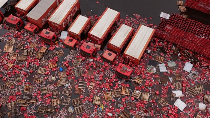 Gudang Coca-Cola di Brasil Kebanjiran