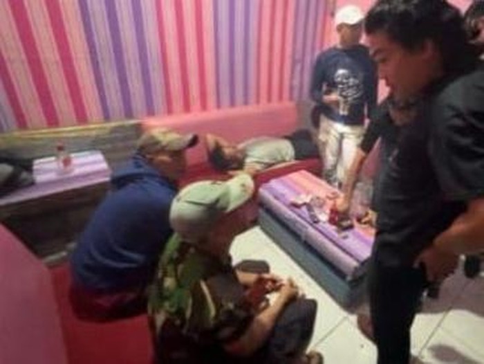 Sebanyak 11 pengunjung tempat hiburan malam di Pagar Alam diringkus polisi. Mereka diamankan karena hasil tes urine mereka dinyatakan positif narkoba.