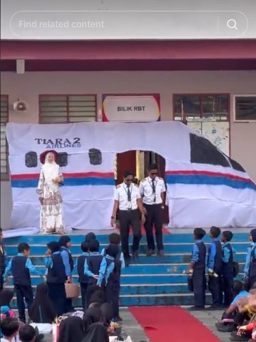 Perayaan hari guru unik bergaya seperti awak kabin yang baru keluar dari pesawat mendadak viral di media sosial