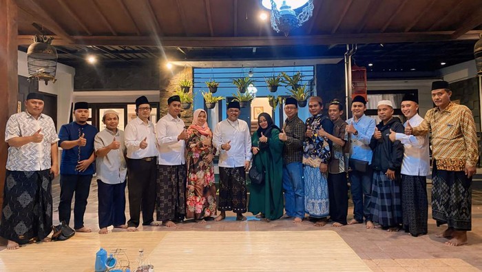 Pertemuan 8 parpol non parlemen dengan Gus Haris jelang Pilbup Probolinggo 2024.