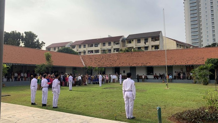 Museum Kebangkitan Nasional gelar upacara Hari Kebangkitan Nasional. Berbagai peserta tampil percaya diri sambil menggunakan berbagai pakaian tradisional nusantara.