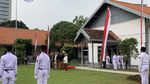 Peserta Upacara Padati Museum Kebangkitan Nasional dengan Pakaian Adat