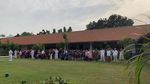 Peserta Upacara Padati Museum Kebangkitan Nasional dengan Pakaian Adat
