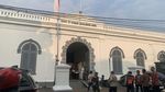 Peserta Upacara Padati Museum Kebangkitan Nasional dengan Pakaian Adat