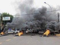 Polisi di Argentina Bakar Ban Saat Demo Tuntut Naik Gaji