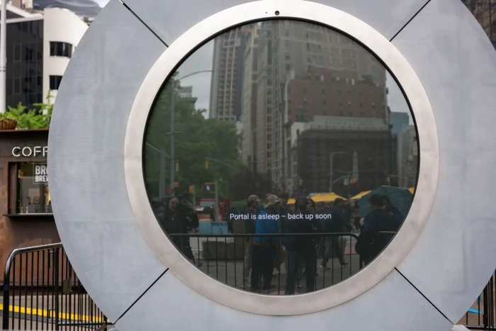 Portal yang menghubungkan Dublin-New York