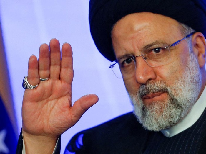 FILE PHOTO: Iranian President Ebrahim Raisi gestures during a meeting with Venezuelas President Nicolas Maduro at the Miraflores Palace, in Caracas, Venezuela June 12, 2023. REUTERS/Leonardo Fernandez Viloria/File Photo