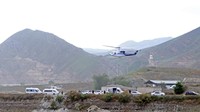 Sebelumnya, Kepala Bulan Sabit Merah Iran, Pir-Hossein Kolivand, mengatakan Senin pagi bahwa tidak ada tanda-tanda kehidupan orang-orang yang berada di dalam helikopter tersebut. Dalam update kantor berita Fars lokasi itu berada di 100 kilometer kota Tabriz, dekat sebuah desa bernama Tavil. (Ali Hamed Haghdoust/IRNA via AP) 