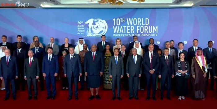 Presiden Fiji, Wiliame Maivalili Katonivere, mengenakan sulu atau pakaian khas Fiji yang bentuknya seperti rok di KTT WWF, Badung, Bali, Senin (20/5/2024).