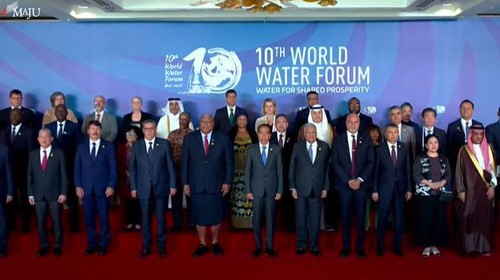 Presiden Fiji, Wiliame Maivalili Katonivere, mengenakan sulu atau pakaian khas Fiji yang bentuknya seperti rok di KTT WWF, Badung, Bali, Senin (20/5/2024).