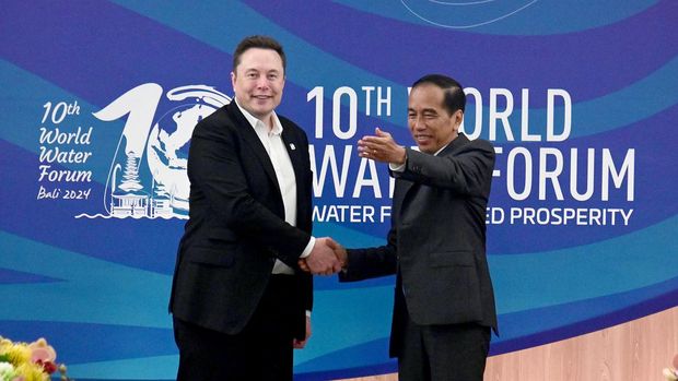 Presiden Joko Widodo bertemu dengan pimpinan SpaceX lalu Tesla, Elon Musk, dalam sela-sela Kongres Taraf Tinggi (KTT) World Water Wadah ke-10 yang digunakan berlangsung pada Bali International Convention Center (BICC), Kota Badung, Provinsi Bali pada Senin, 20 Mei 2024. Presiden Jokowi kemudian Elon Musk antara lain mengkaji akselerasi metamorfosis digital di dalam Tanah Air hingga prospek pengembangan pembangunan ekonomi dalam Indonesia. (Dok: Biro Pers Sekretariat Presiden RI)