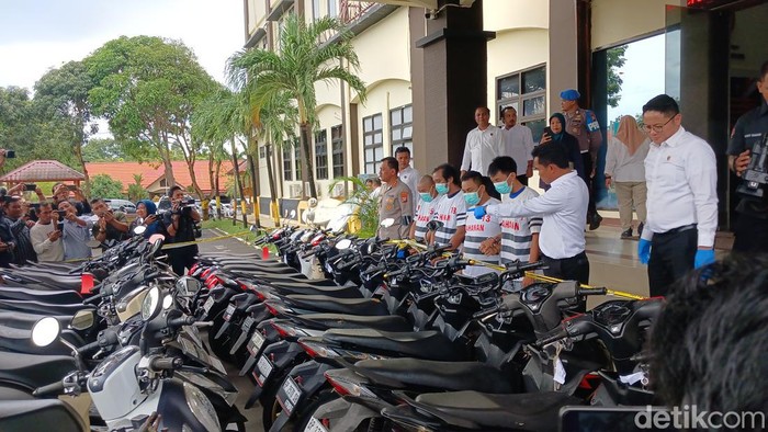 Puluhan sepeda motor curian di Batam dari jaringan curanmor yang disita Polda Kepri. (Alamudin Hamapu/detikSumut)