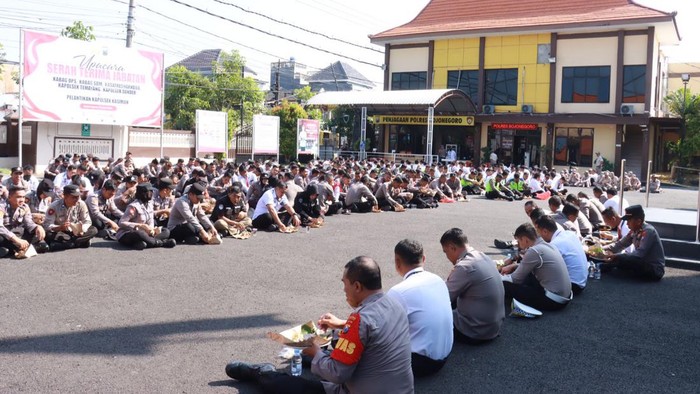Sarapan bersama Kapolres Bojonegoro dengan para anggotanya