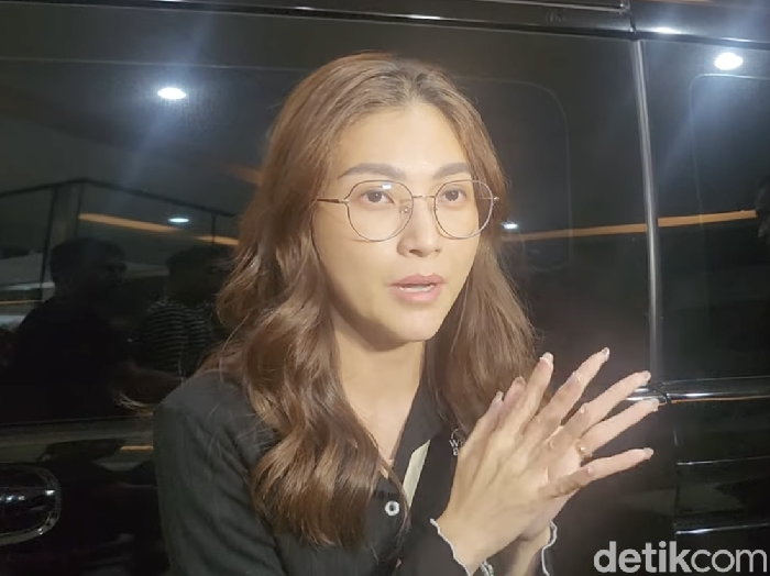 Sarwendah Sarwendah jenguk Ruben Onsu