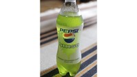 Jika biasanya daun perilla dimanfaatkan untuk mengolah daging atau sebagai lalapan, di Jepang daun ini disulap jadi minuman. Adalah Pepsi, yang nekat mengubah daun perilla menjadi bahan utama sodanya. Foto: Love Food