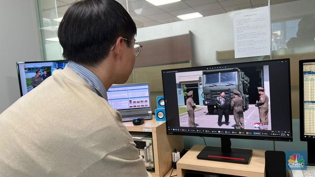 Suasana biro pemantauan media Korea Utara pada Yonhap News Agency, Seoul, Korea. (CNBC Indonesia/Halimatus Sa’diyah)