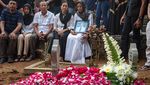 Suasana Duka Iringi Pemakaman Pilot Pesawat Jatuh di BSD