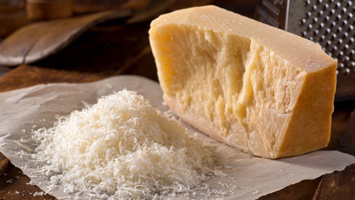 Tak Segurih Rasanya, Proses Pembuatan Keju Parmesan Bikin Ngeri