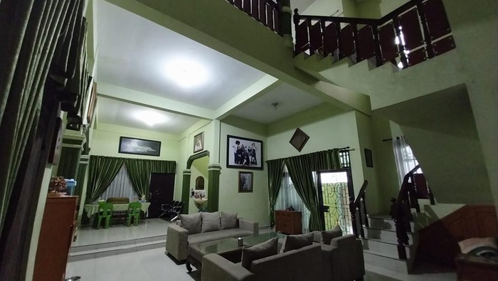 Tampilan dalam rumah keluarga Babe Cabita di Medan.