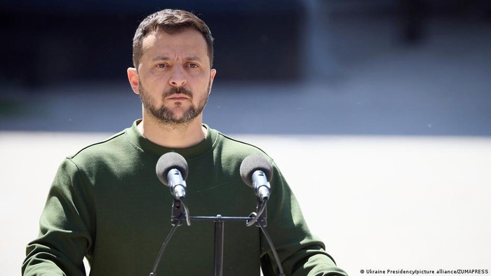Validitas Kepemimpinan Zelensky: Tantangan Legitimasi Pasca-Pemilu yang Disengketakan