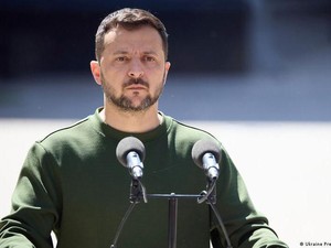 Tanpa Legitimasi Pemilu, Bagimana Zelensky Bisa Tetap Berkuasa?