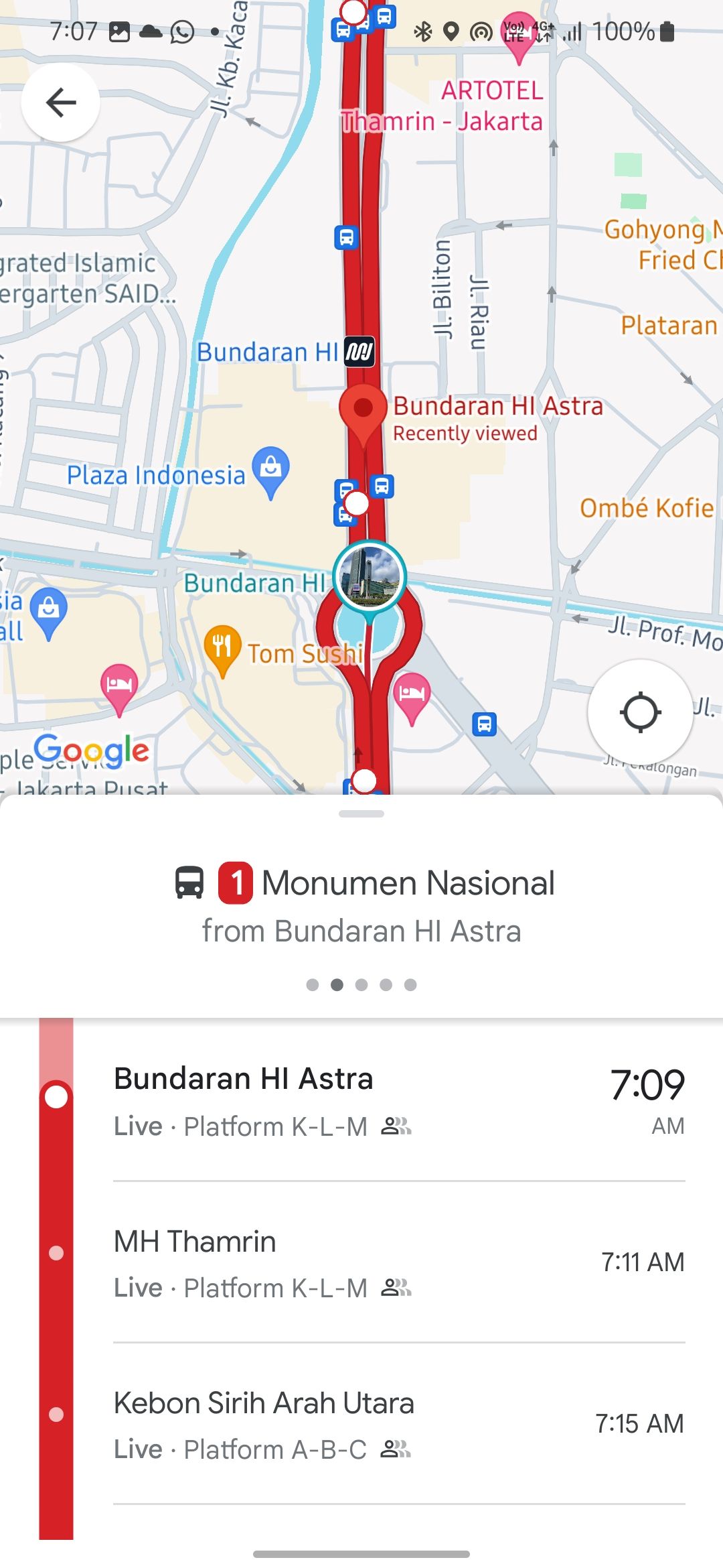 Tangkapan layar fitur pemantauan lokasi bus TransJakarta di Google Maps