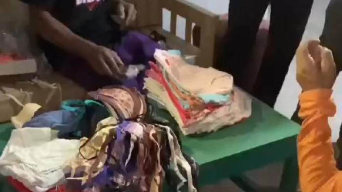 Tumpukan pakaian dalam hasil pencurian pelaku